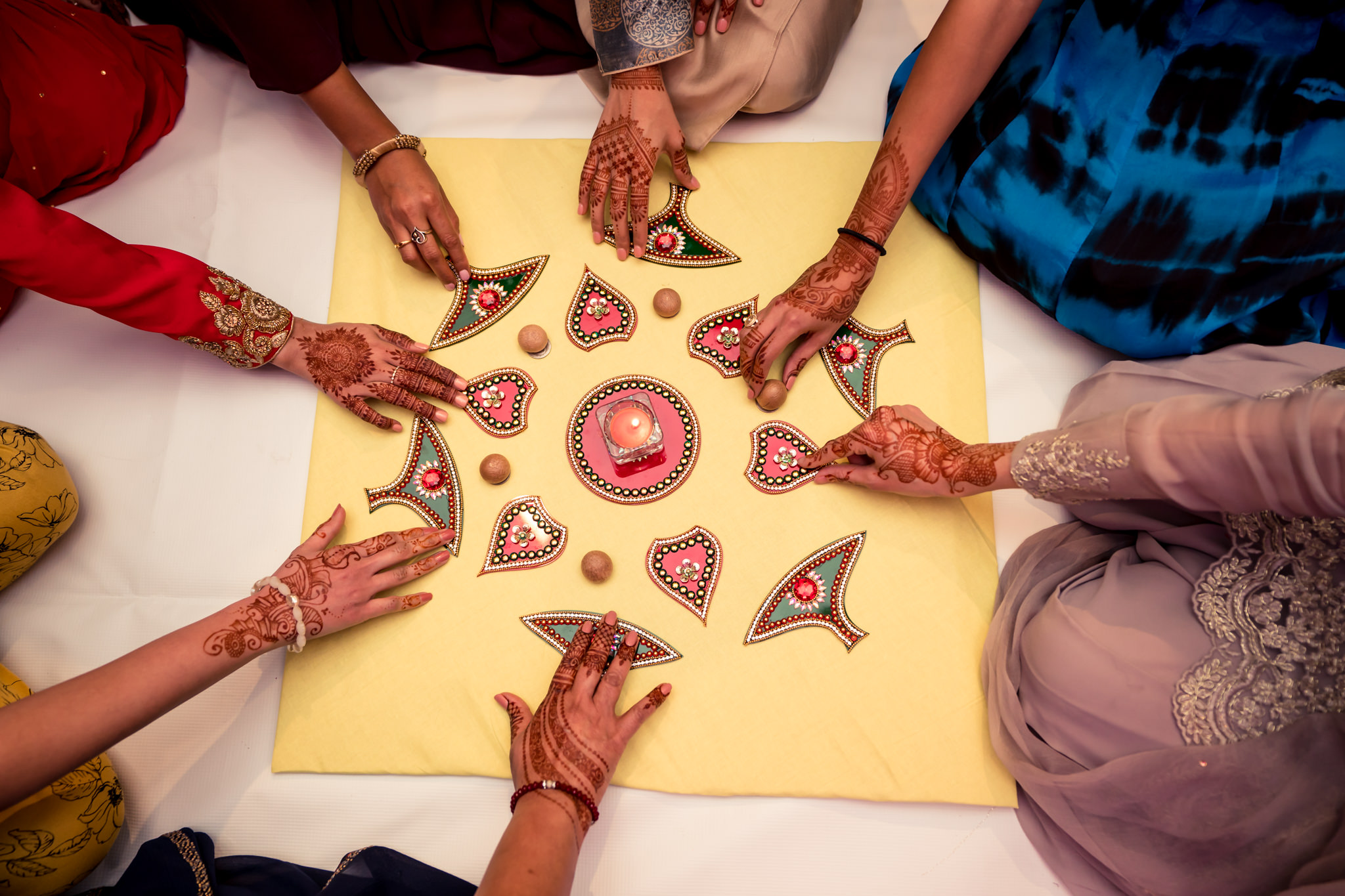 Fresh New Ideas To Photograph Your 2018 Bridal Mehendi! | Mehendi  photography, Indian wedding couple photography, Indian wedding photography  poses