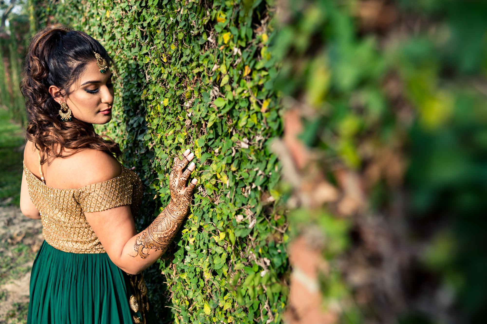 Bookmark These 40+ Fun & Candid Haldi Photoshoot Poses for Bride, Groom,  Friends & Family