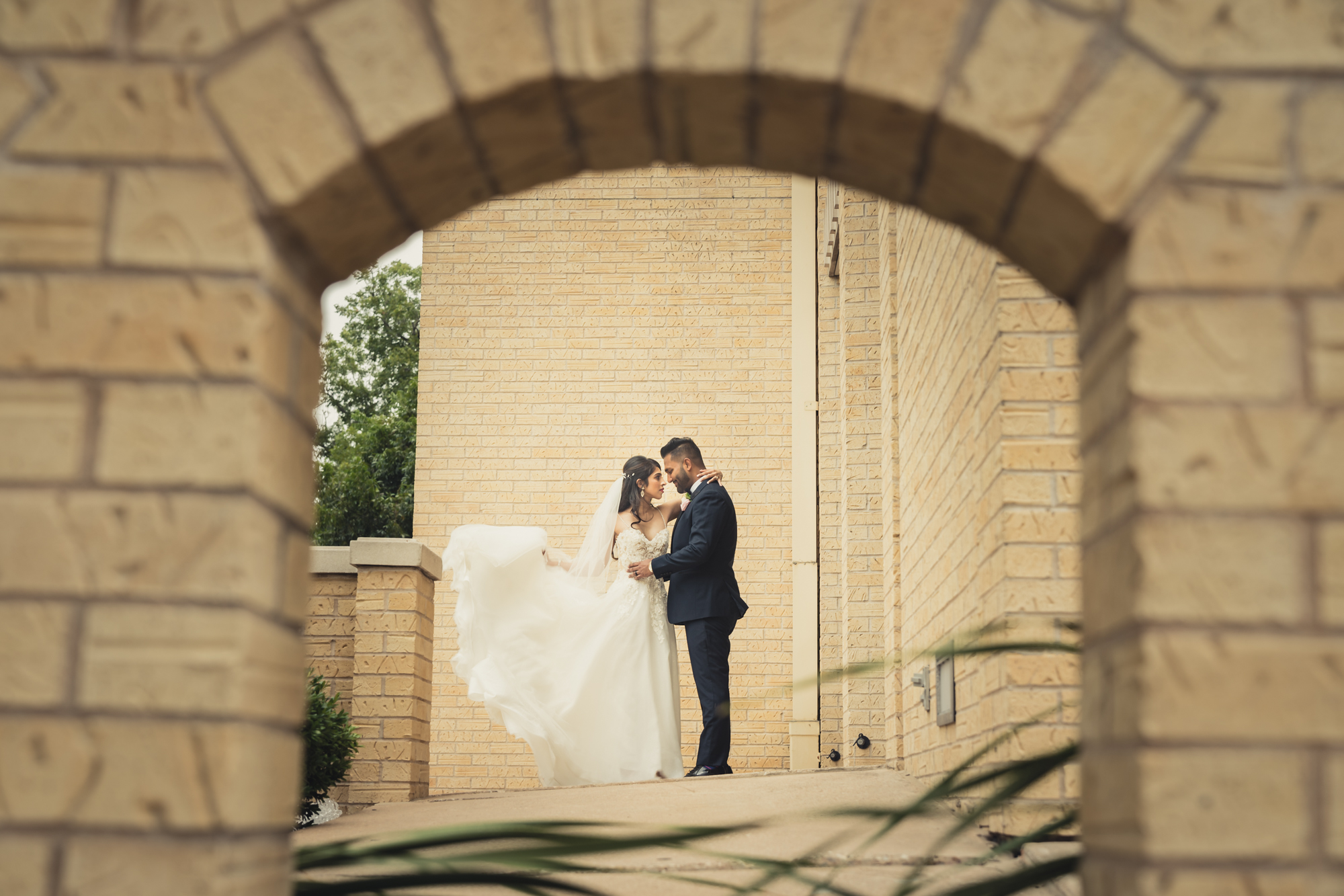 Hyde Park Baptist Church Wedding couples portraits 