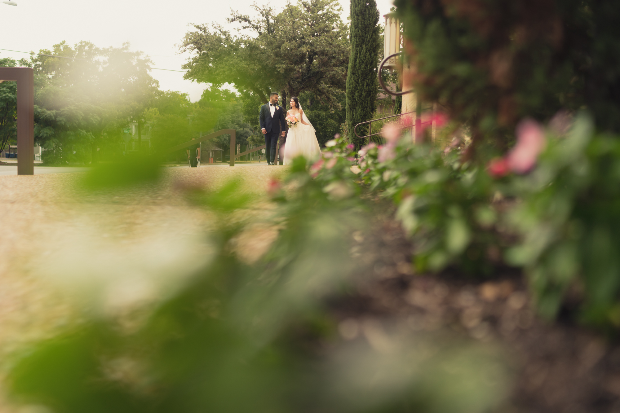 Hyde Park Baptist Church Wedding couples portraits 